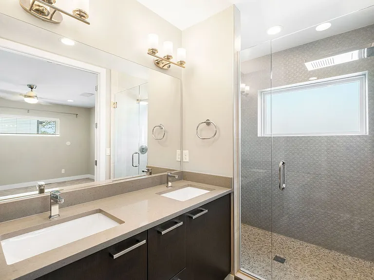 1751 W 40th Ave — Photo 18
