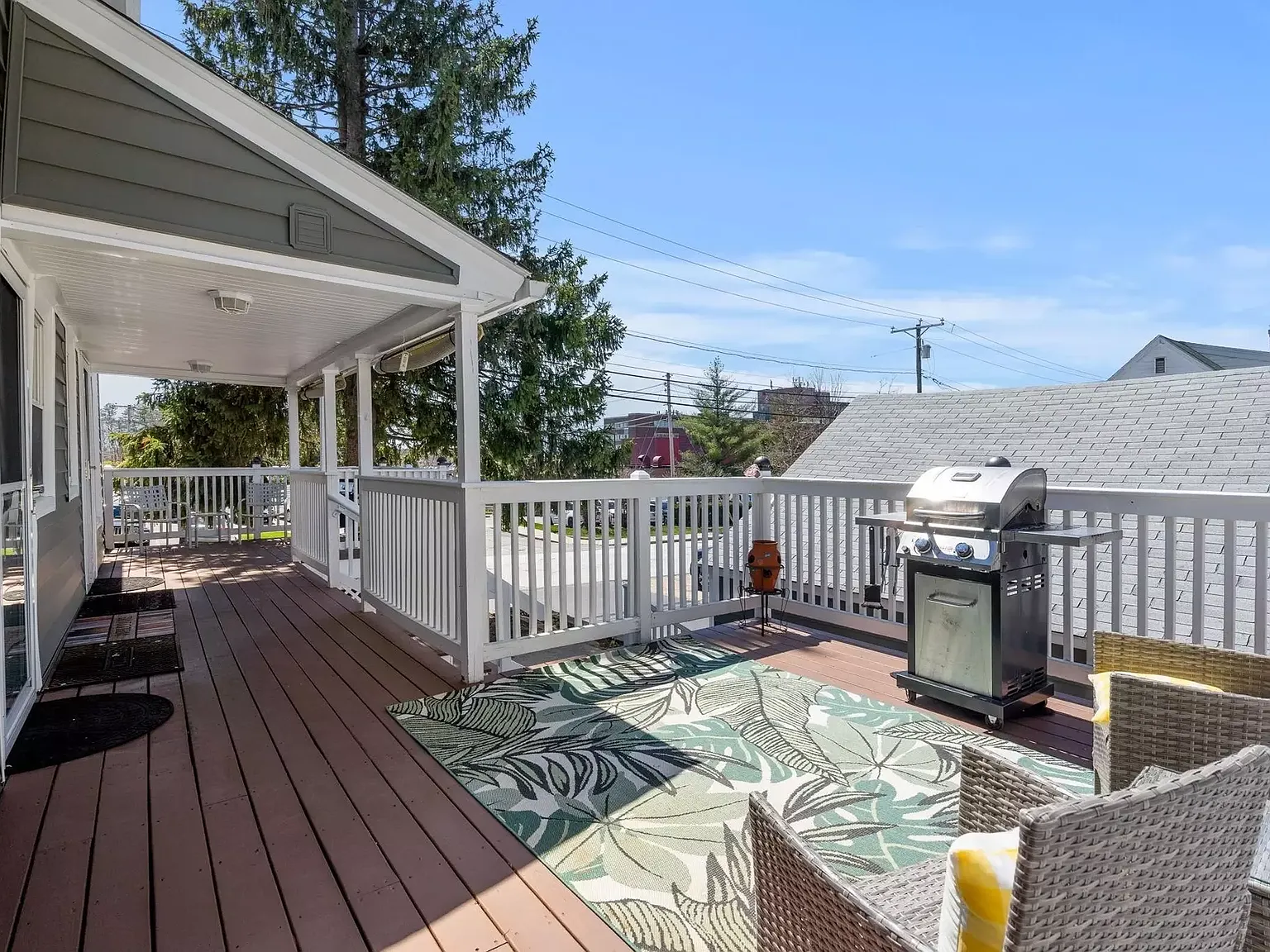 2 bed, 1.5 bath, 1300 sqft, $2,200 — Photo 4