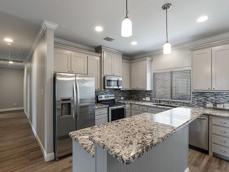 2404 W Lowden St — Photo 8