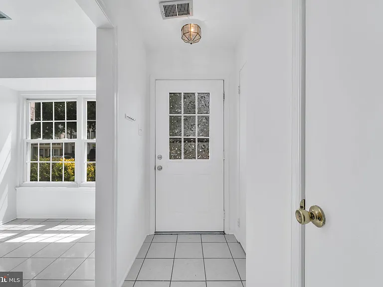 7015 Old Brentford Rd — Photo 10
