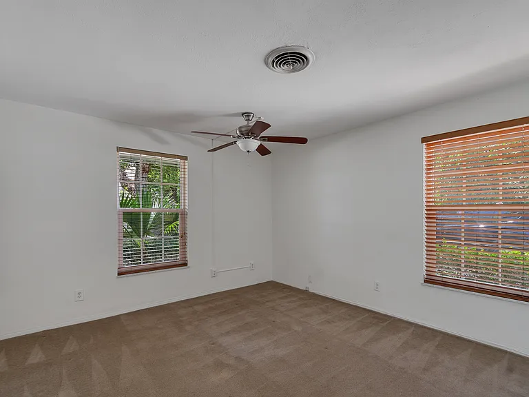 525 Iris Ln — Photo 35
