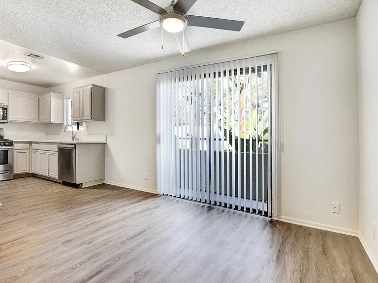 11325 Morrison St — Photo 114