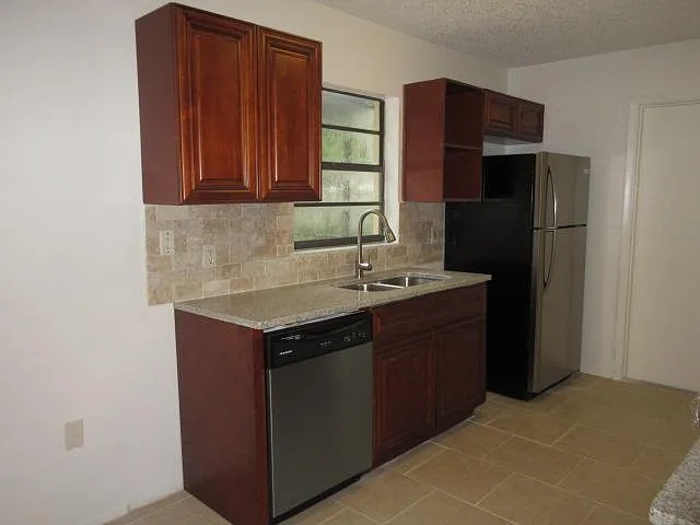 11348 Linden Dr — Photo 6