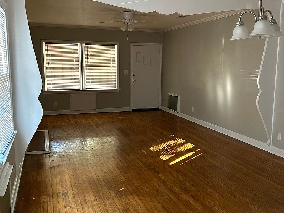 1st image of 810 N Van Buren St