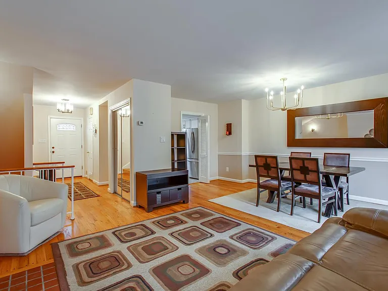 6063 Hardwick Pl — Photo 9