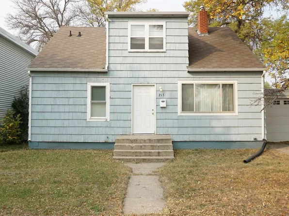 213 20th St NW, Minot, ND 58703