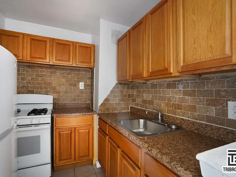 8402 143rd St #402 — Photo 3