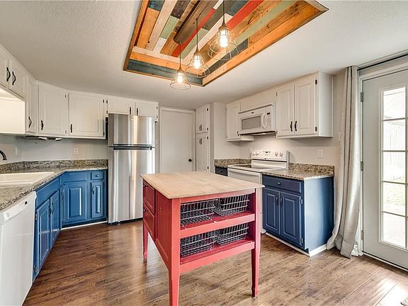 3rd image of 2926 Hazelwood Dr