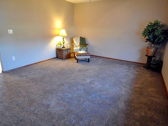 4th image of 2929 Lakeview Dr