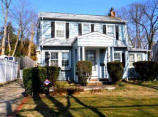 29 Ellwood St, Glen Cove, NY 11542