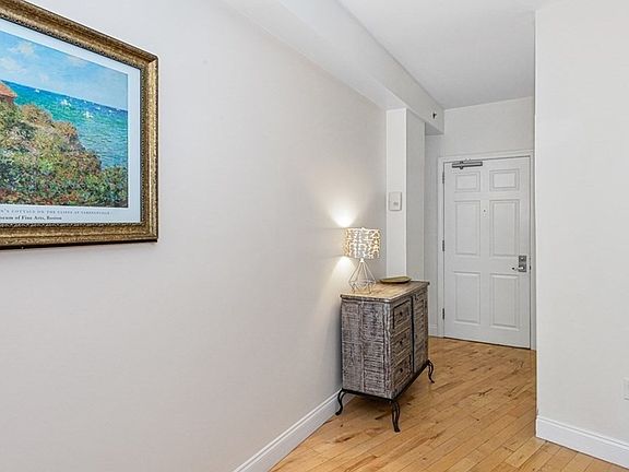 4th image of 110-112 Cypress St #205