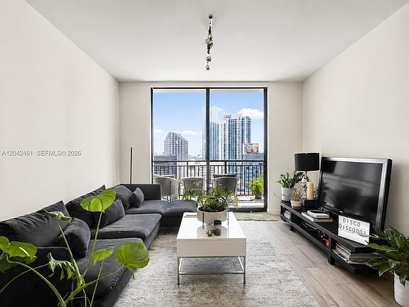 2nd image of 999 SW 1st Ave APT 2211