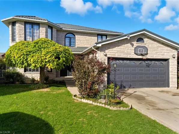 2 Morningstar Ct, Hamilton, ON L8W 3E1