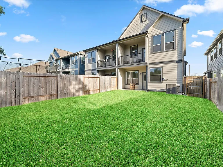 331 E Coralburst Loop — Photo 22