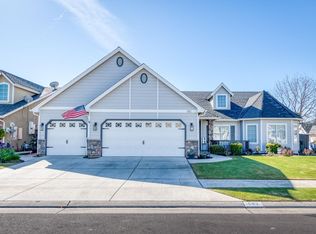 582 W Prescott Ave, Clovis, CA