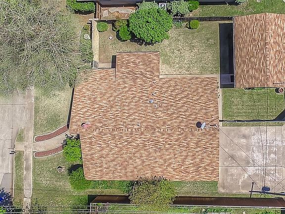 2nd image of 729 Greenhill Ln