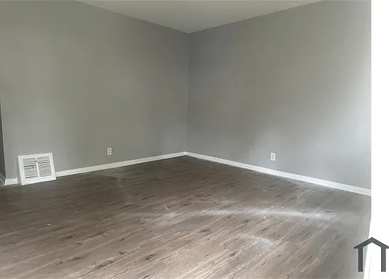3 bed, 897 sqft, $1,275 — Photo 2