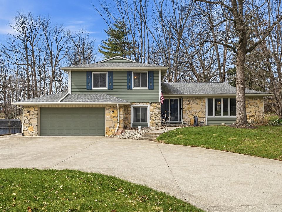 1st image of 302 Maple Ct