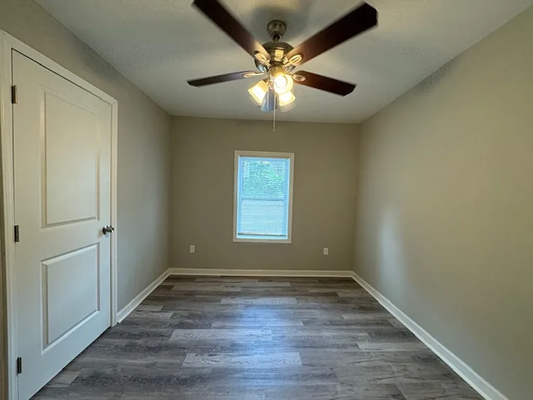 415 Spring Ct — Photo 8