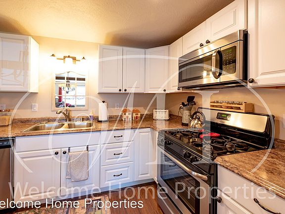 4th image of 109 NE Cedar Ave