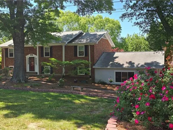 116 Ridgeway Rd, Thomasville, NC 27360