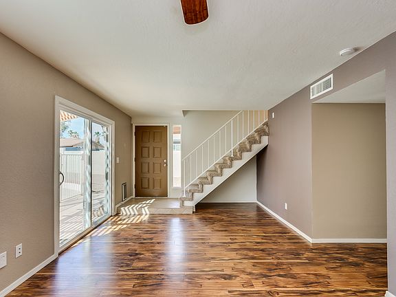 4th image of 906 E Wahalla Ln