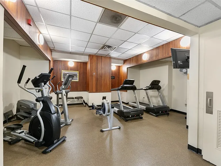 320 Fort Duquesne Blvd #8N — Photo 31
