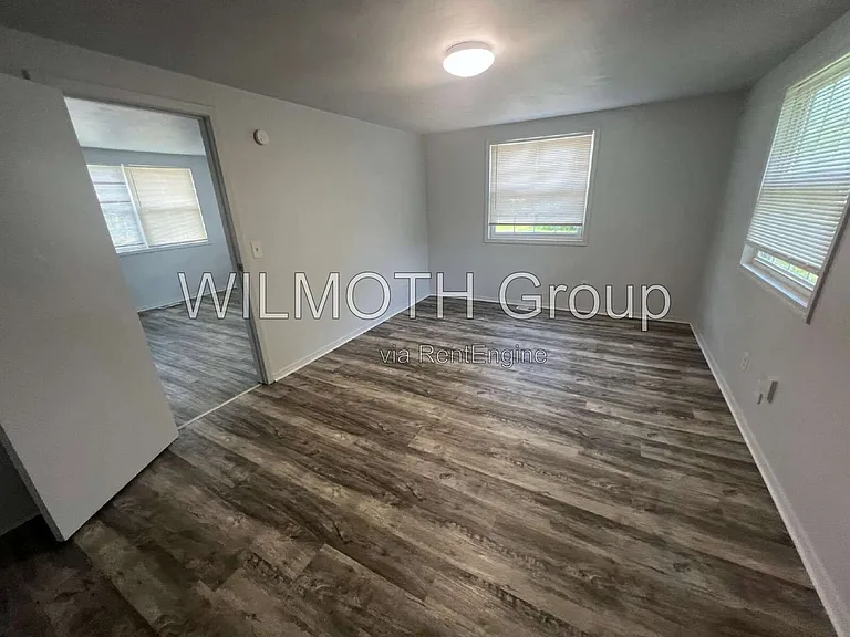 904 Sloan St #D — Photo 9