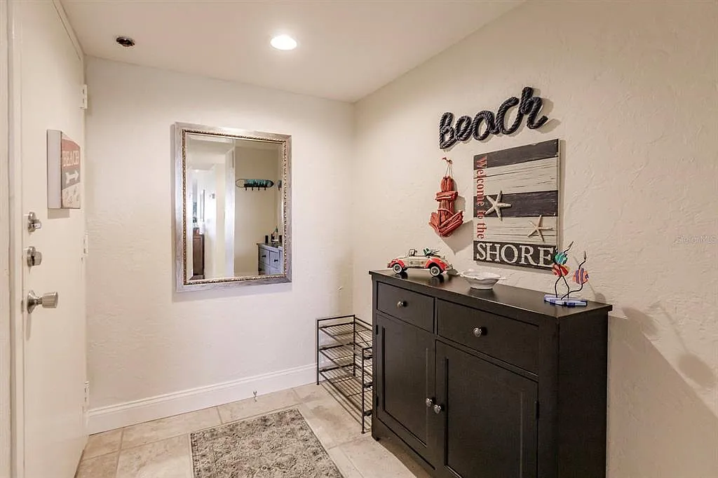 2 bed, 2.0 bath, 1200 sqft, $6,000 — Photo 3