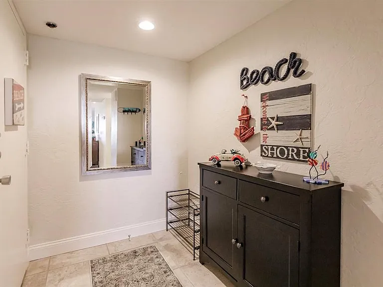 1125 W Peppertree Dr #605 — Photo 3
