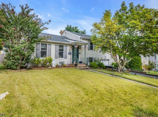 18 Mountainview Dr, Clifton City, NJ 07013