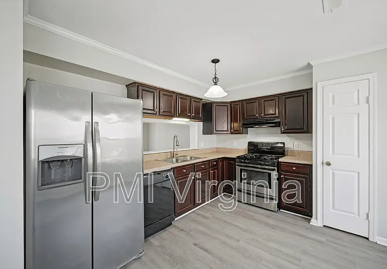 1151 Hillock Xing — Photo 11