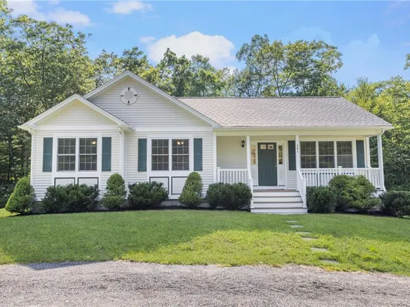 301 Ledge Rd, Coventry, RI 02816