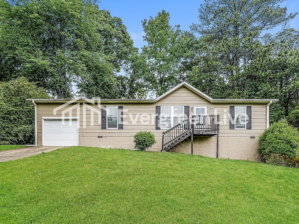 1st image of 221 Ash Cir