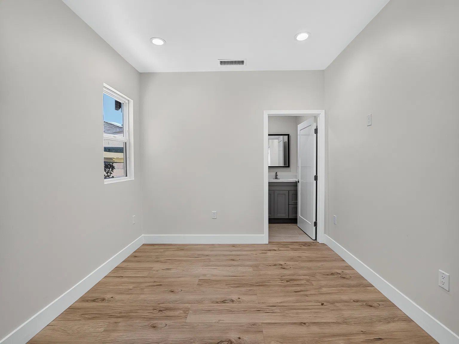 2 bed, 700 sqft, $3,250 — Photo 4