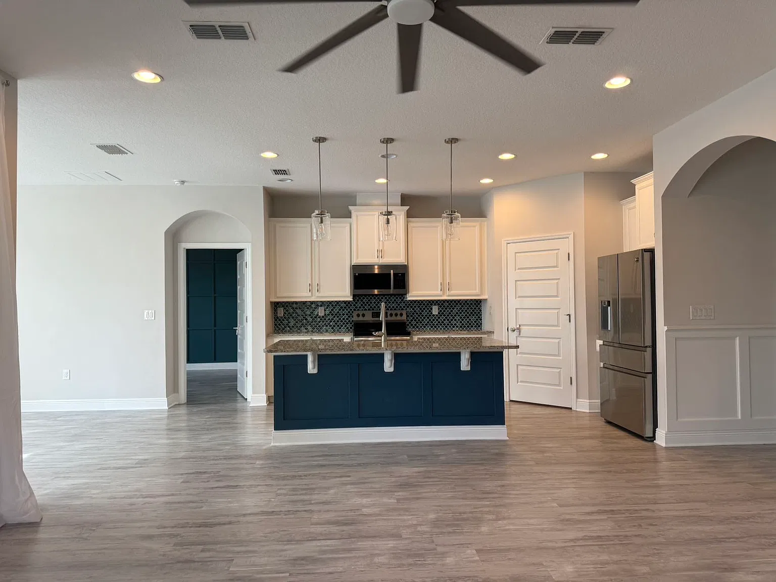 4 bed, 2117 sqft, $3,500 — Photo 2