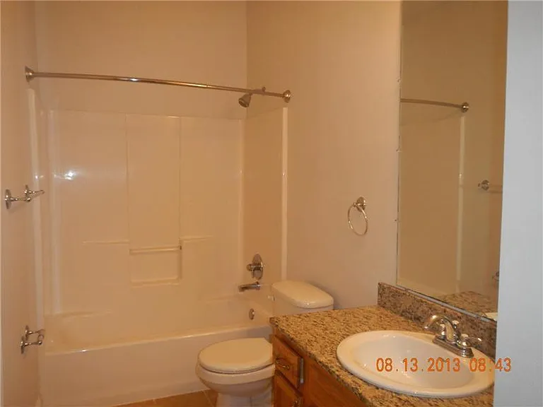 Upstairs badroom #1