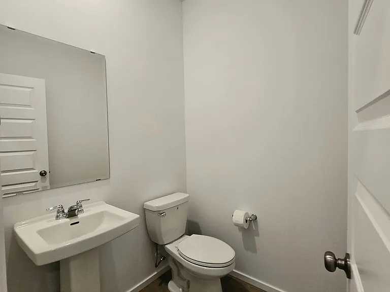 2700 Wonderland Way — Photo 12