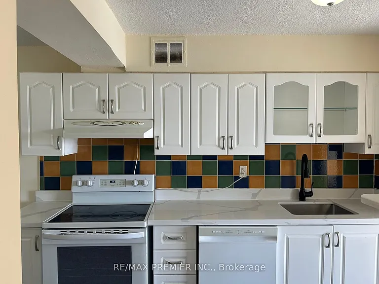 45 Sunrise Ave #511 — Photo 4