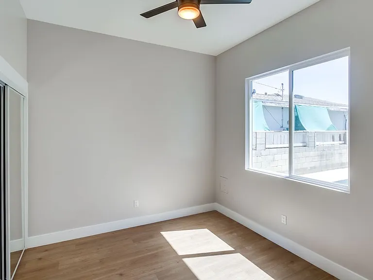 754 W 9th Ave — Photo 12