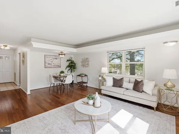 5902 Mayflower Ct, Alexandria, VA 22312
