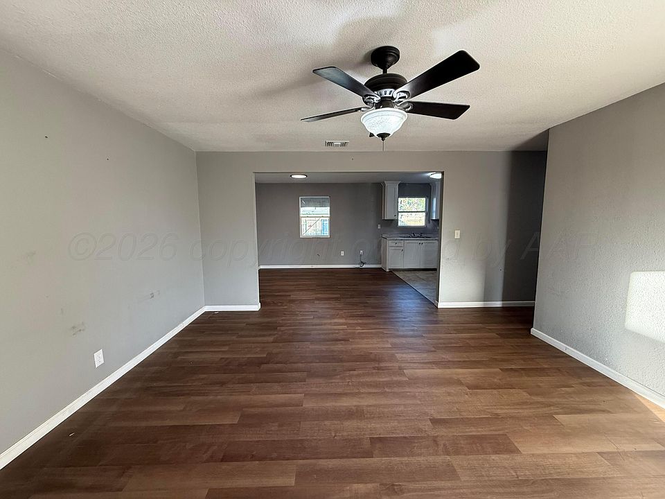 2nd image of 2426 Redwood St