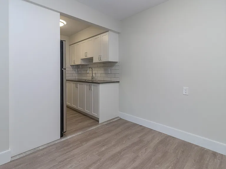 1955 Ashgrove St #402 — Photo 12