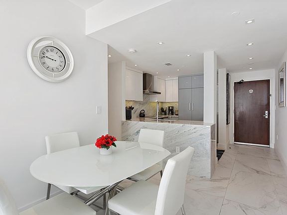 5th image of 225 Collins Ave APT 6J