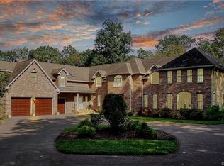 192 Little Fox Ln, Southbury, CT 06488