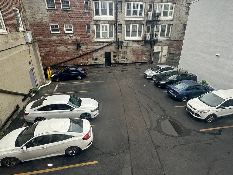 607 E 5th St #15 — Photo 27