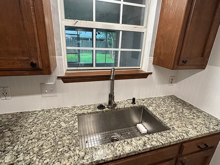 513 Hadley Dr — Photo 4