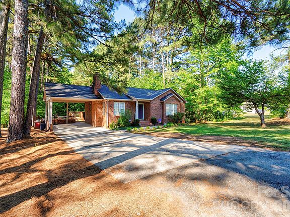 2nd image of 101 Doree Ln