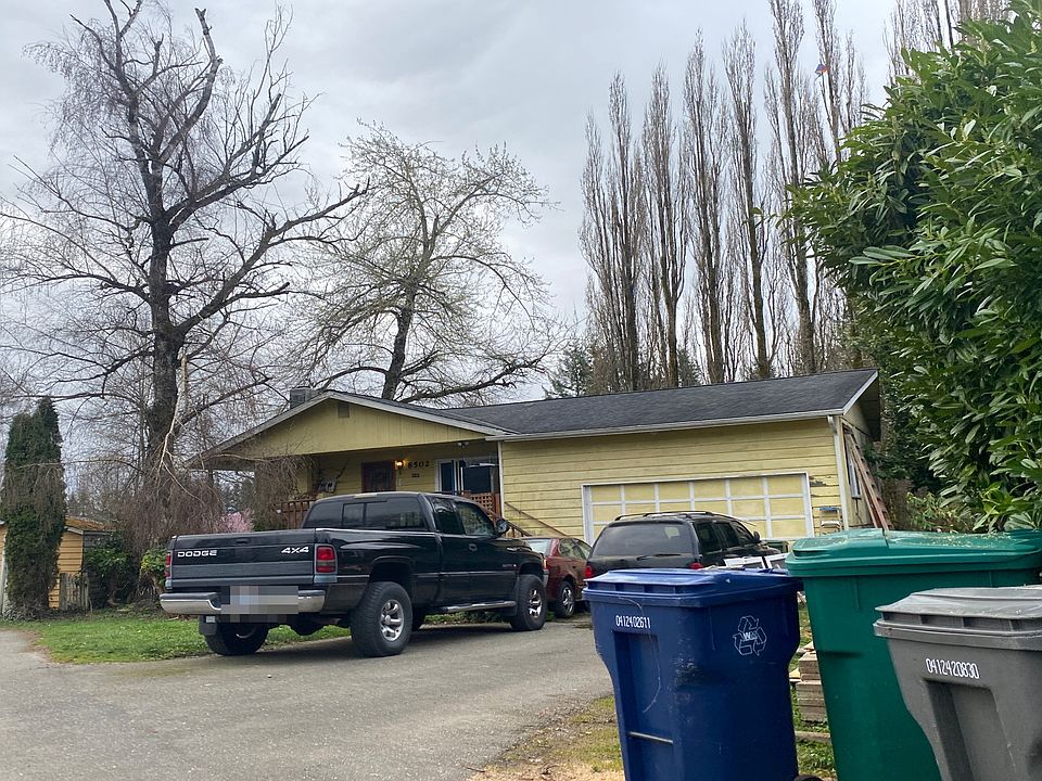 2nd image of 8502 Spruce Pl SE