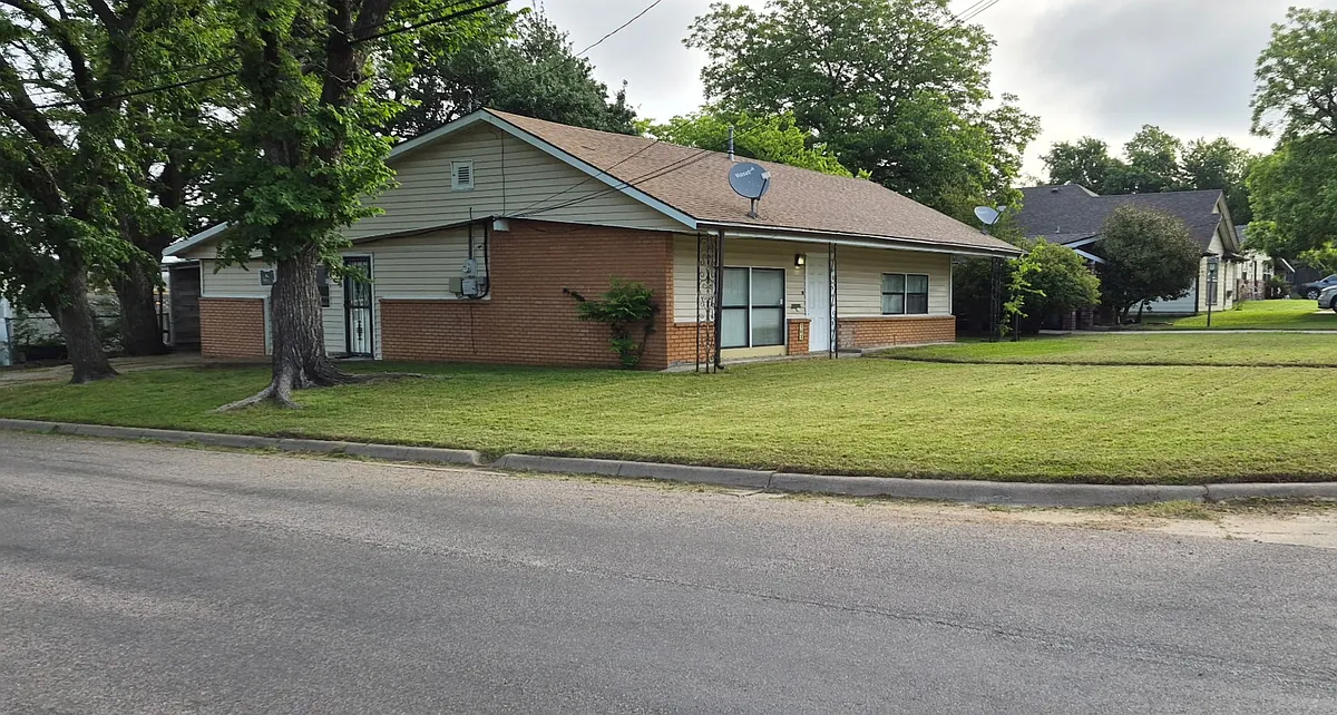 Building Photo - 703 E McGee St
